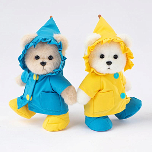 Медведь Lina TeddyTales, в синем дождевике, молочный, брелок, XS, 15 см